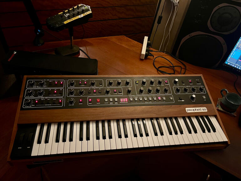 Behringer Poly D Synth